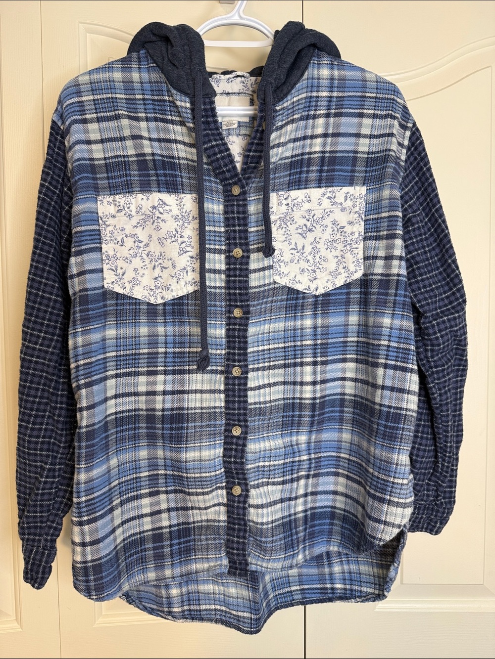 American Eagle  Blue Plaid Hooded Flannel Shirt with Floral Pockets
